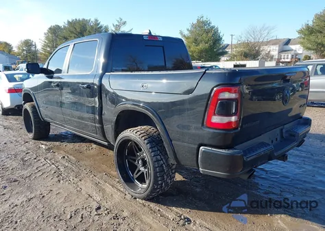 2019 Ram 1500 Laramie 4X4 5'7 Box z USA, uszkodzony, nr VIN 1C6SRFJT5KN781136